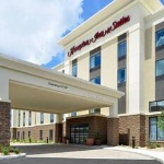Hampton Inn & Suites Logo